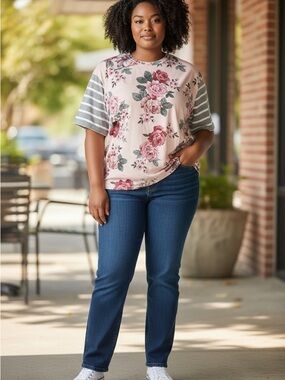 NWT: BloomChic size 30 buttersoft top